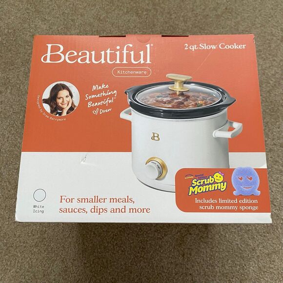 Beautiful 2 Qt Slow Cooker Crock Pot with Scrub Mommy White Icing NEW IN BOX - Picture 4 of 8